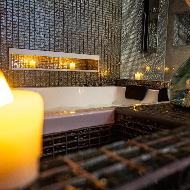 Suite Romantique - Suite Deluxe Venezia avec Baignoire Spa - 8