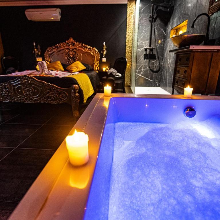Suite Romantique - Suite Deluxe La Baroque avec Baignoire Spa - 1