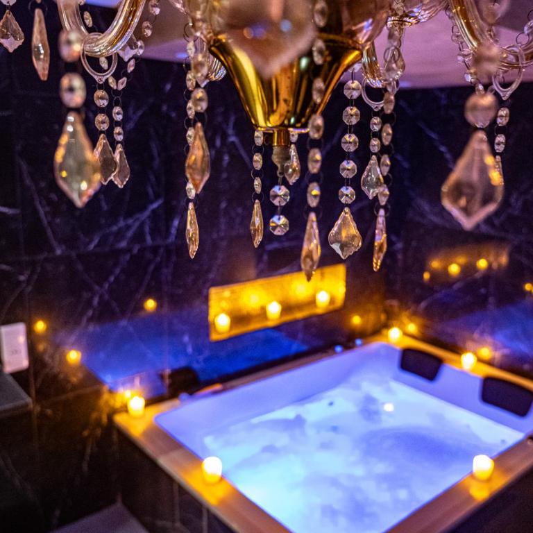 Suite Romantique - Suite Deluxe La Baroque avec Baignoire Spa - 2