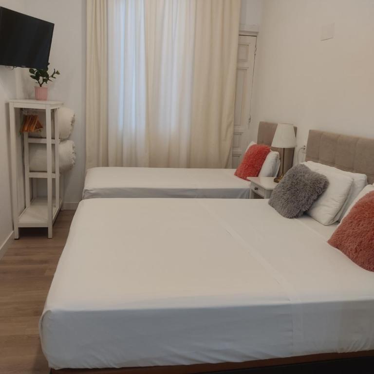 Grand Via House - Superior Triple Room - 1