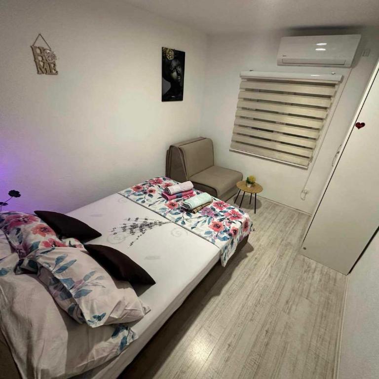 Galaxy Apartment near Old Brige - Two-Bedroom Apartment - 62