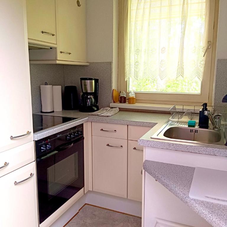 Charmante, ruhige Wohnung in Innsbruck - Studio mit Kingsize-Bett - 6