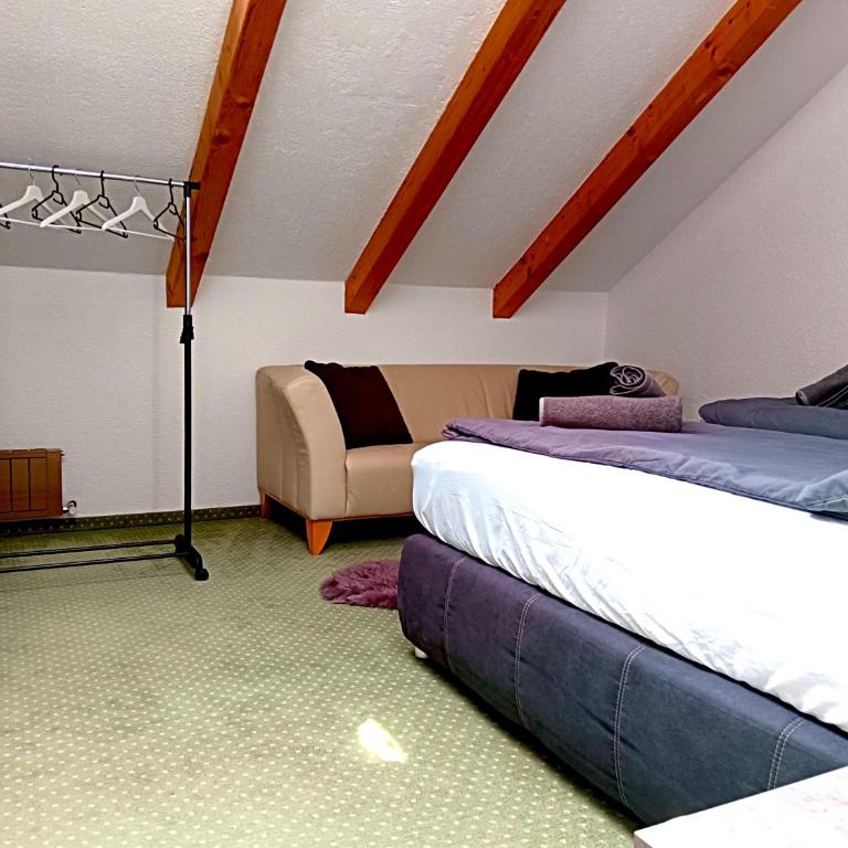 Charmante, ruhige Wohnung in Innsbruck - Studio mit Kingsize-Bett - 8