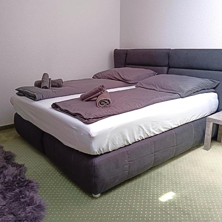 Charmante, ruhige Wohnung in Innsbruck - Studio mit Kingsize-Bett - 9