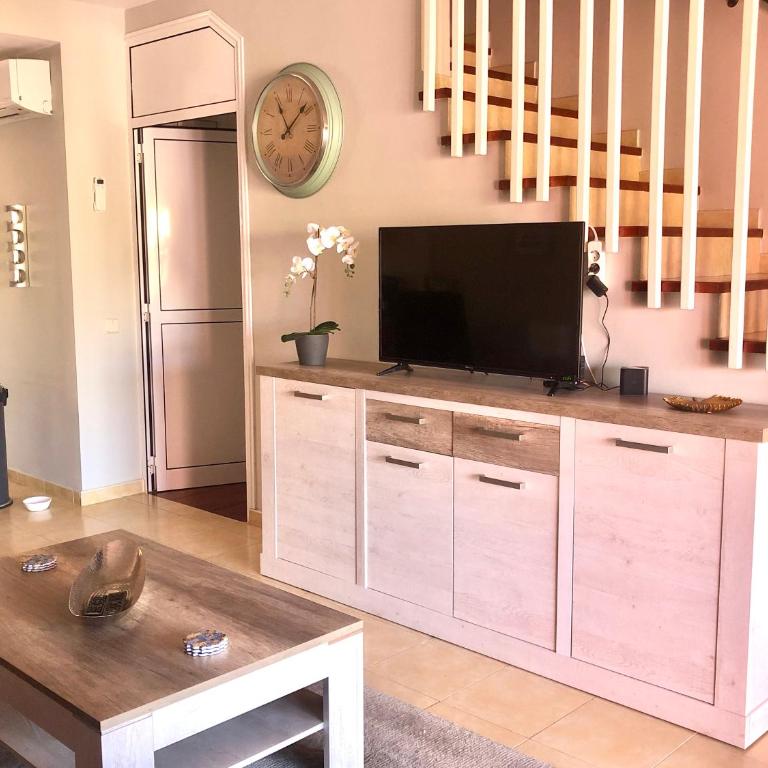 Beach and golf 4 Bedroom Holiday Home - Four-Bedroom House - 15