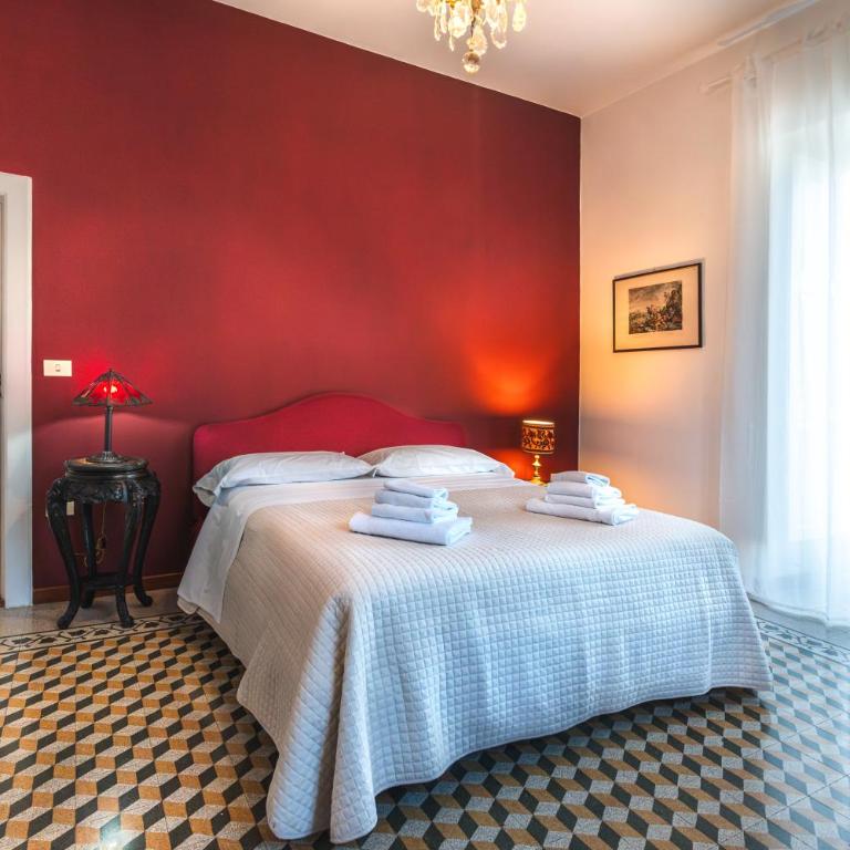 Central Sorrento 3 BR 1,5 BT flat balcony A C Wi-Fi - Three-Bedroom Apartment - 8