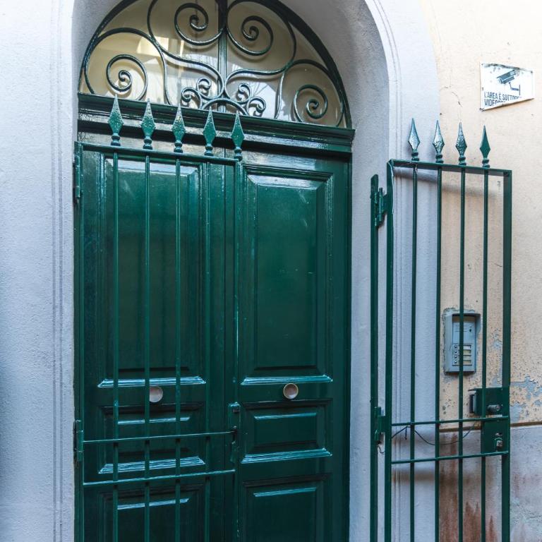 Central Sorrento 3 BR 1,5 BT flat balcony A C Wi-Fi - Three-Bedroom Apartment - 20