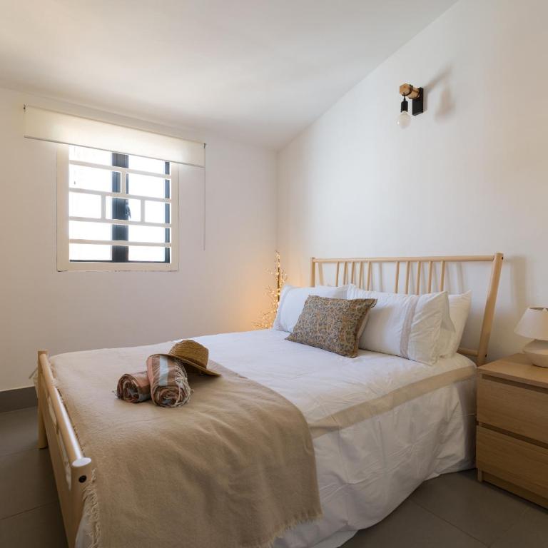 Amazing 3 bedroom next to the beach with heated pool - Three-Bedroom House - 17