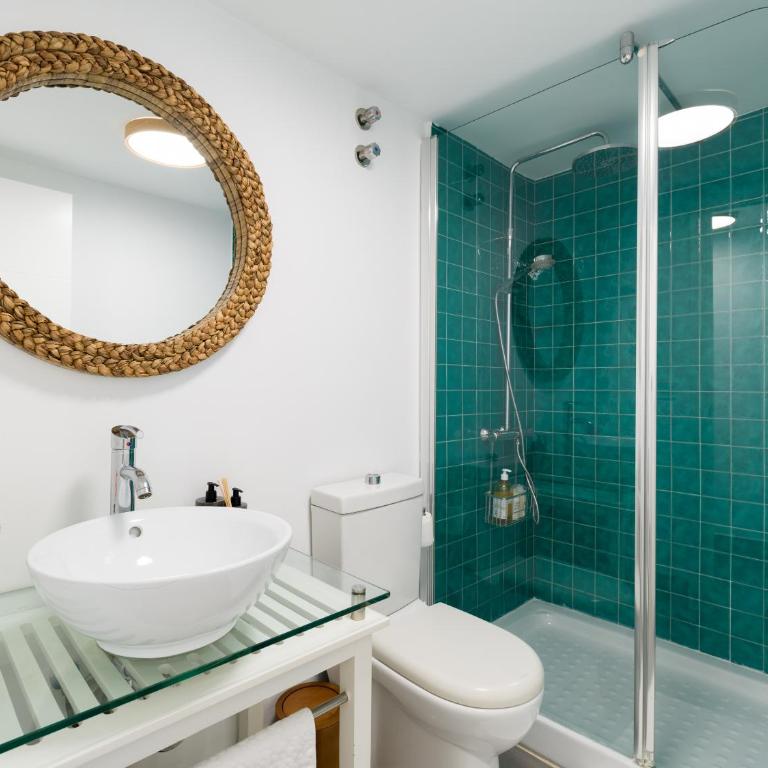 Amazing 3 bedroom next to the beach with heated pool - Three-Bedroom House - 10