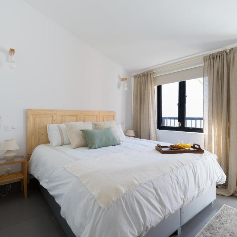 Amazing 3 bedroom next to the beach with heated pool - Three-Bedroom House - 12