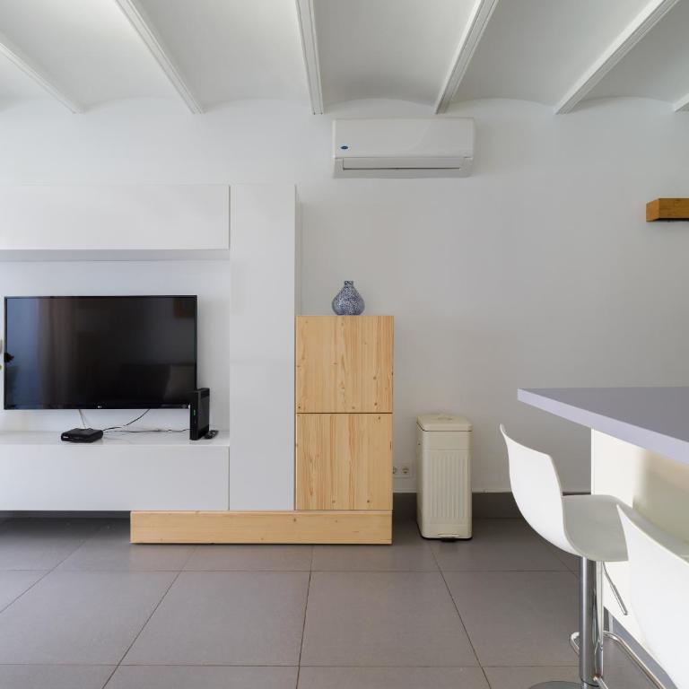 Amazing 3 bedroom next to the beach with heated pool - Three-Bedroom House - 8