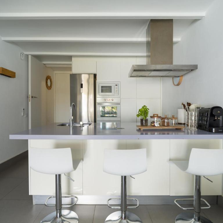 Amazing 3 bedroom next to the beach with heated pool - Three-Bedroom House - 7
