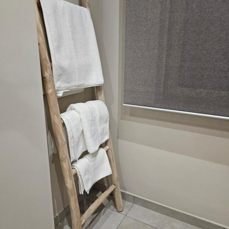 Santrid Suites - Double Room with Garden View - 12