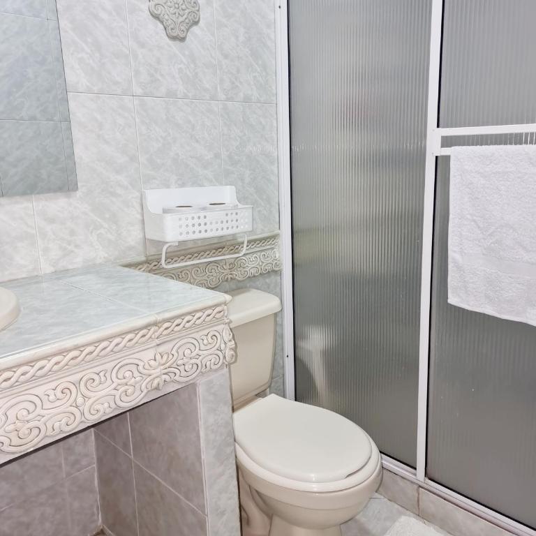 Habitación amplia y cómoda con baño privado - Habitación Doble con baño privado - 14
