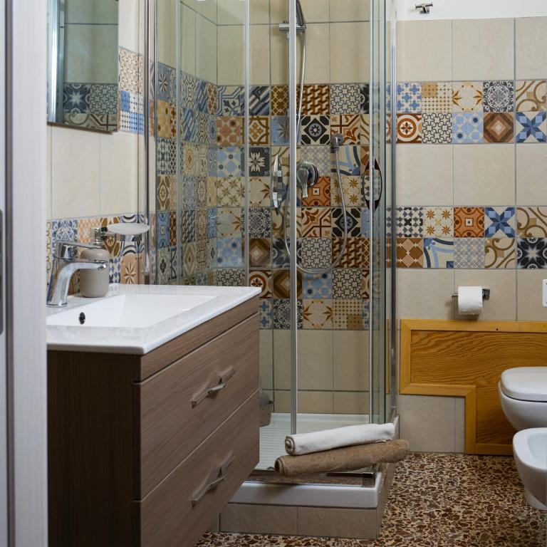 Guglielmo's House Bed & Breakfast - Camera Familiare con Vista Mare - 4