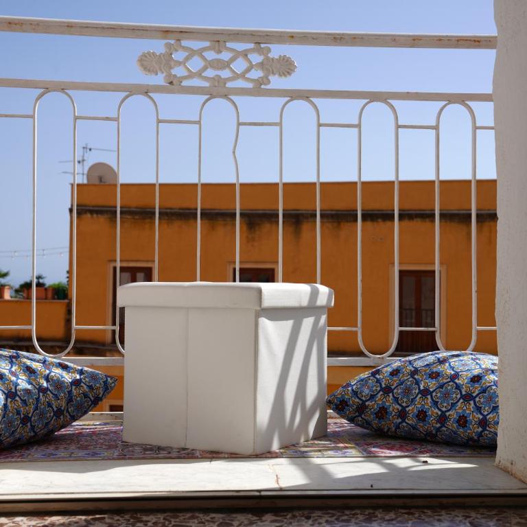 Guglielmo's House Bed & Breakfast - Camera Familiare con Vista Mare - 7