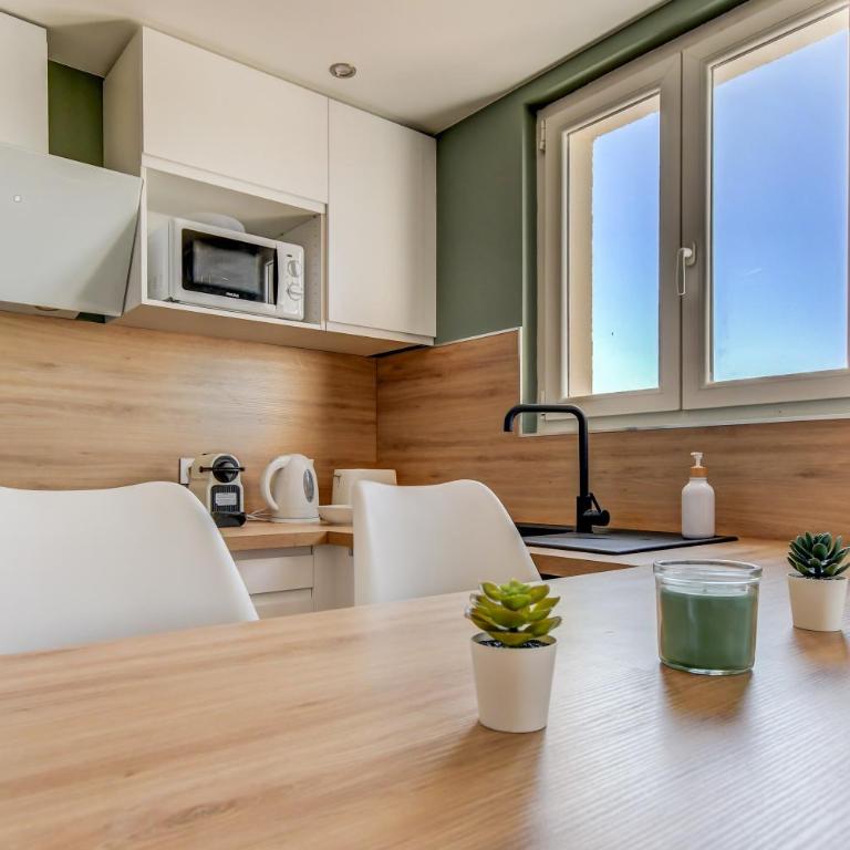 Sunset Duplex - Grand-Rond, Jardin des plantes, centre-ville, 2 BDRs 60m2, AC, Netflix - T3 60m2 avec clim - Duplex Apartment - 17