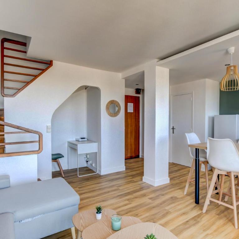 Sunset Duplex - Grand-Rond, Jardin des plantes, centre-ville, 2 BDRs 60m2, AC, Netflix - T3 60m2 avec clim - Duplex Apartment - 9