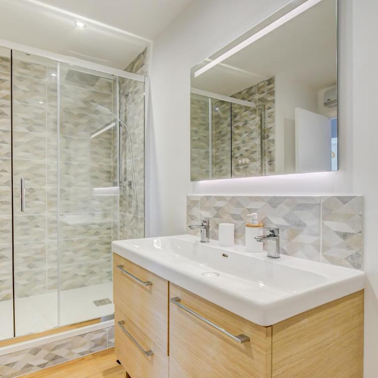 Sunset Duplex - Grand-Rond, Jardin des plantes, centre-ville, 2 BDRs 60m2, AC, Netflix - T3 60m2 avec clim - Duplex Apartment - 4