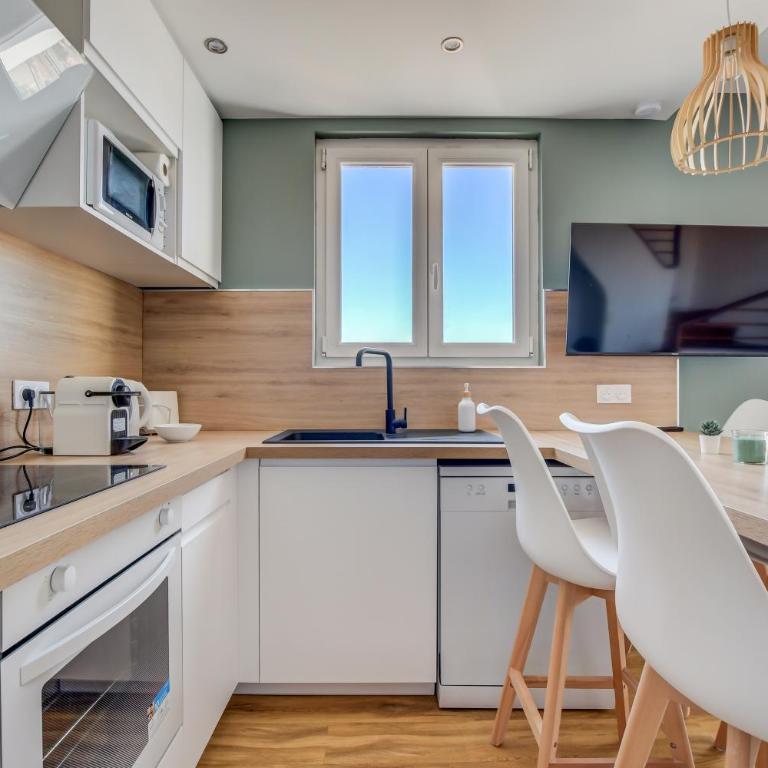 Sunset Duplex - Grand-Rond, Jardin des plantes, centre-ville, 2 BDRs 60m2, AC, Netflix - T3 60m2 avec clim - Duplex Apartment - 3