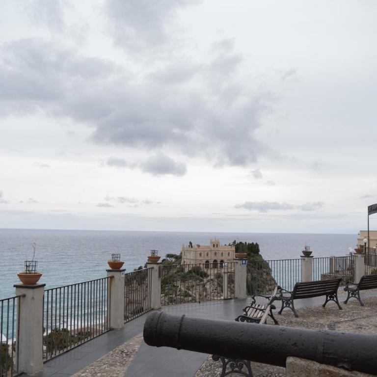 La casa sulle mura di Tropea vista mare - Studio with Sea View - 46