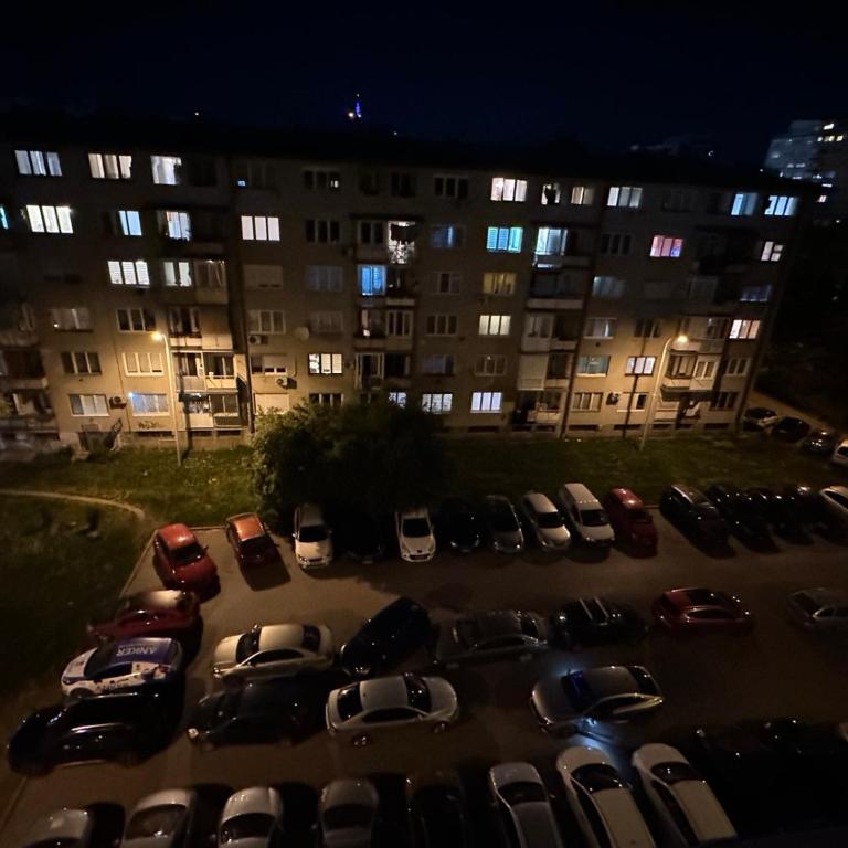 Apartman Avanti - blizina centra,besplatan parking i balkon - Apartment - 24