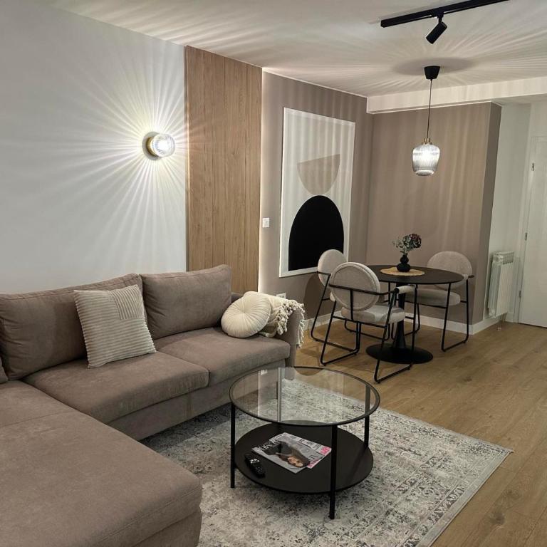 Apartman Avanti - blizina centra,besplatan parking i balkon - Apartment - 16