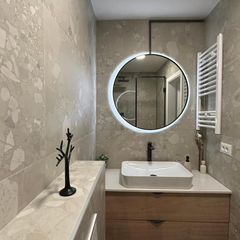 Apartman Avanti - blizina centra,besplatan parking i balkon - Apartment - 6