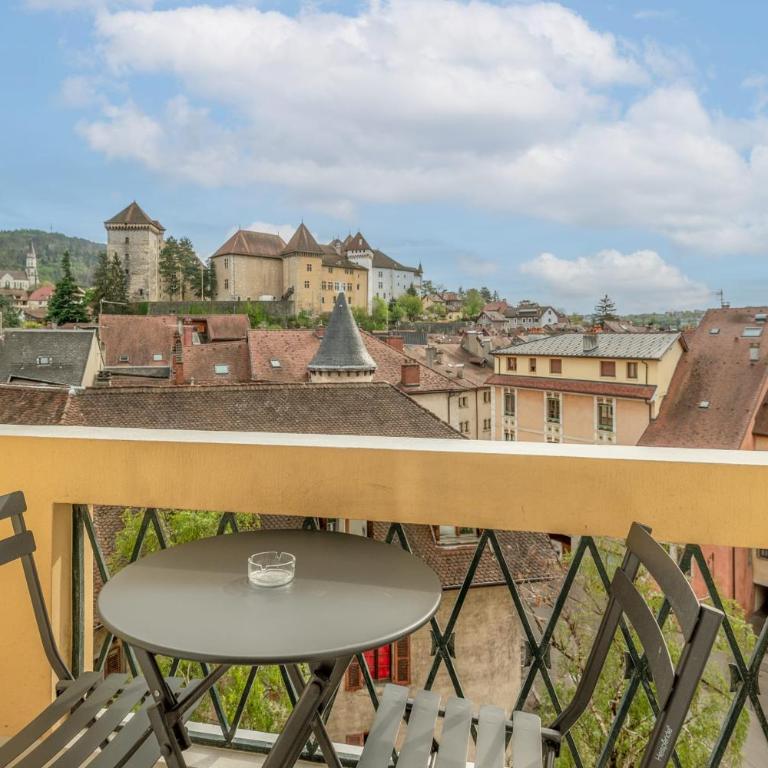 PANORAMIC SUITE - SUPERB flat in the heart of the old town 5 stars - Apartment - 25