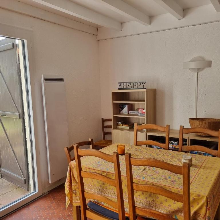 Villa à Seignosse: Plage à pied, Terrasse, 3 Chambres, Quartier calme - Three-Bedroom House - 7
