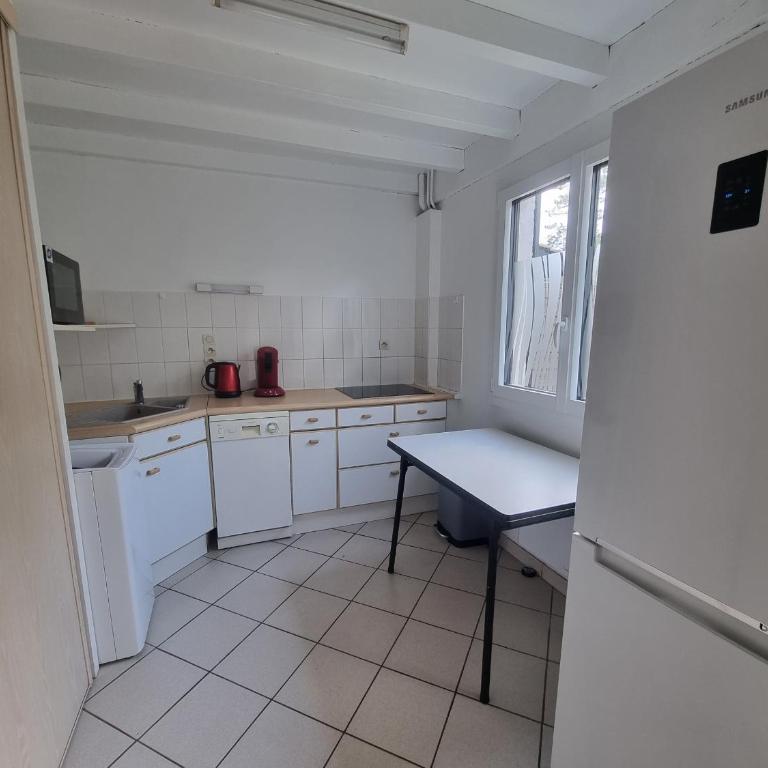 Villa à Seignosse: Plage à pied, Terrasse, 3 Chambres, Quartier calme - Three-Bedroom House - 8