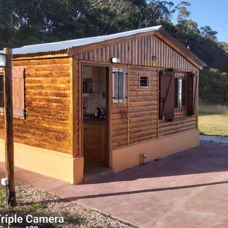 Mar del Plata- Playa Chapadmalal- Finca Viento Norte UNA CABAÑA HASTA 5 HUESPEDES Y UN DORMI CON BAÑO PRIVADO ATRAS HASTA 2 HUESPEDES - Casa de 2 dormitorios - 10