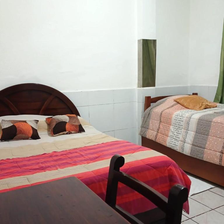 Hostal Almagro - Habitación Triple con baño - 5