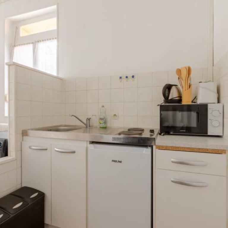 ++++ CENTRAL STUDIO RENOVE 200 m plage et 300 m de la rue piétonne ++++ - Apartamento de 1 dormitorio - 17