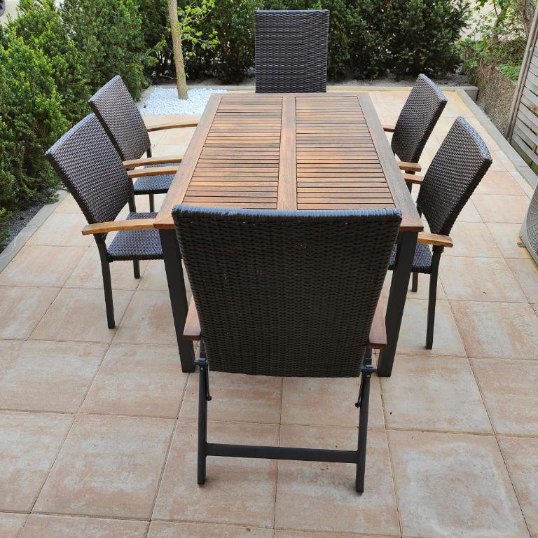 Eleonoras Ferienwohnung in Würzburg Stadt mit Terrasse im Erdgeschoss inklusive eigenen Parkplätzen vor der Tür - Apartment mit Terrasse - 7