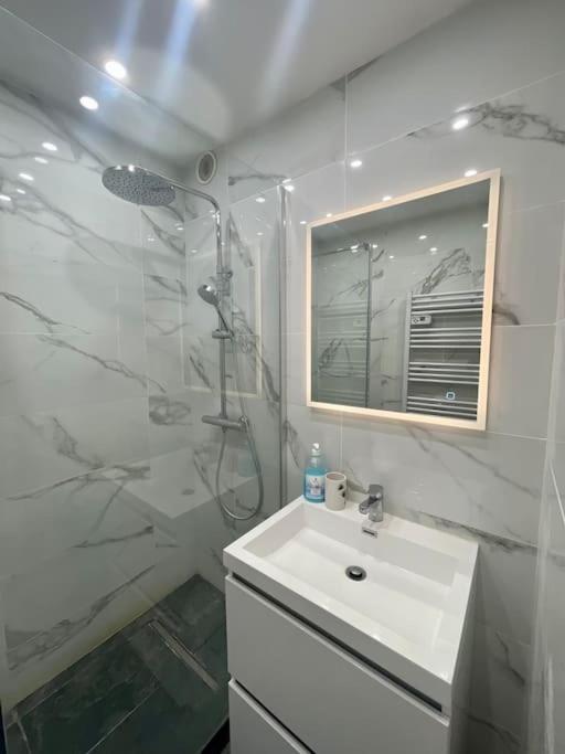 Superbe 2P proche plages - Piscine - Apartment mit 1 Schlafzimmer - 24