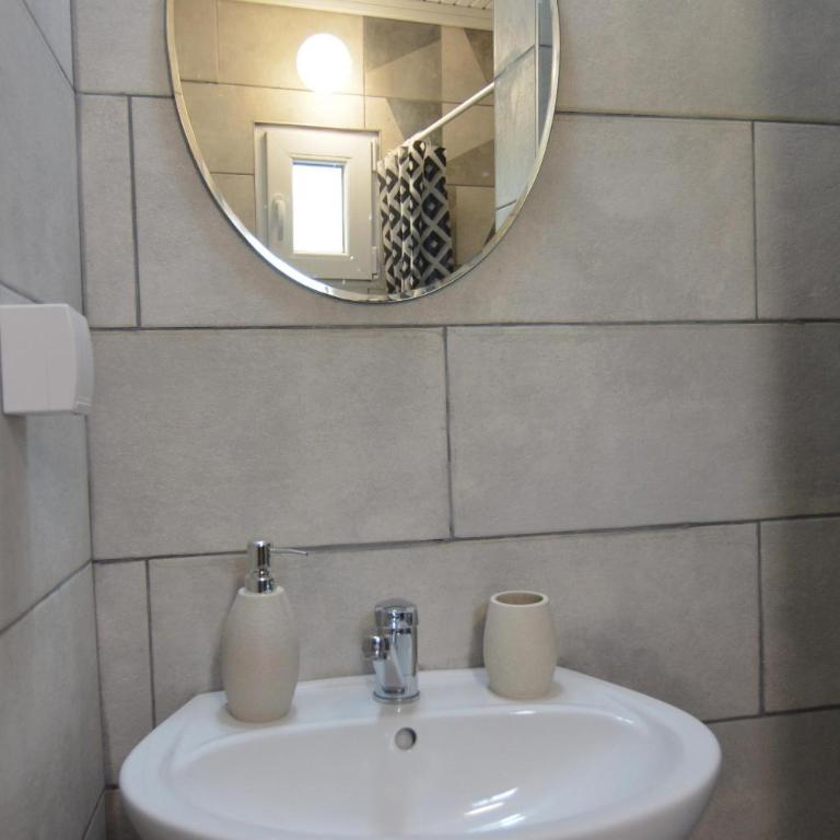 Apartman Kaća - Apartment with Balcony - 13