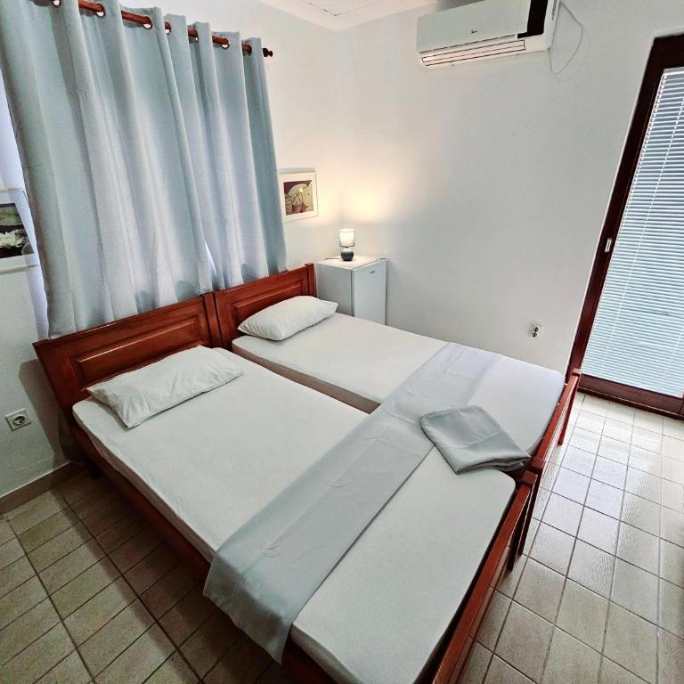 Bravo Plus - Standard Twin Room with Shared Bathroom - 3