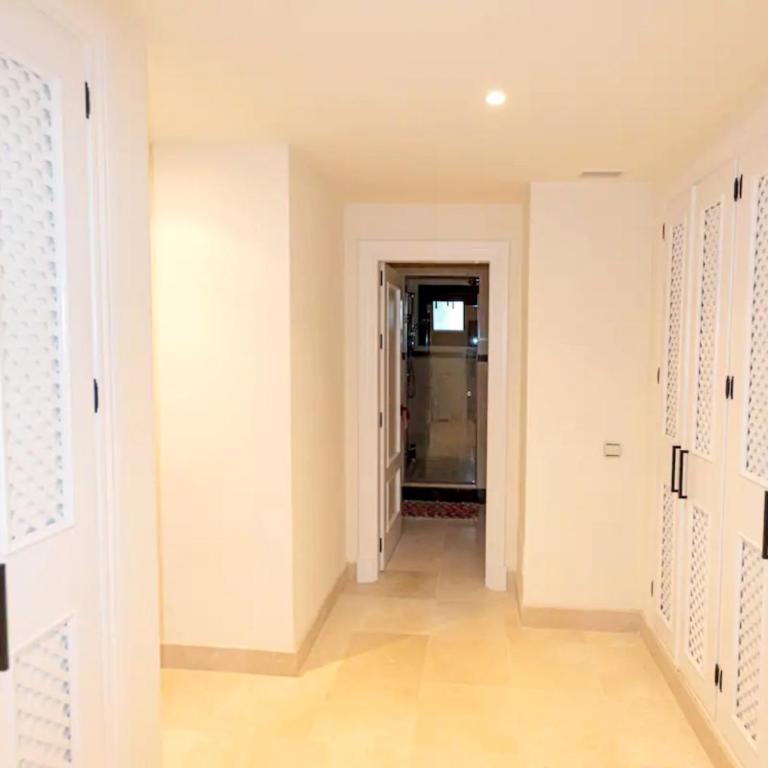 Luxury 4 BD Penthouse with Private Pool by Hostlovers - Apartamento - 13