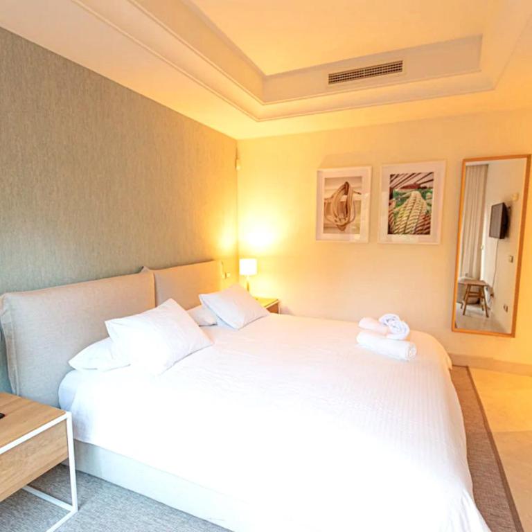 Luxury 4 BD Penthouse with Private Pool by Hostlovers - Apartamento - 12