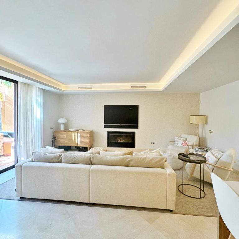 Luxury 4 BD Penthouse with Private Pool by Hostlovers - Apartamento - 9