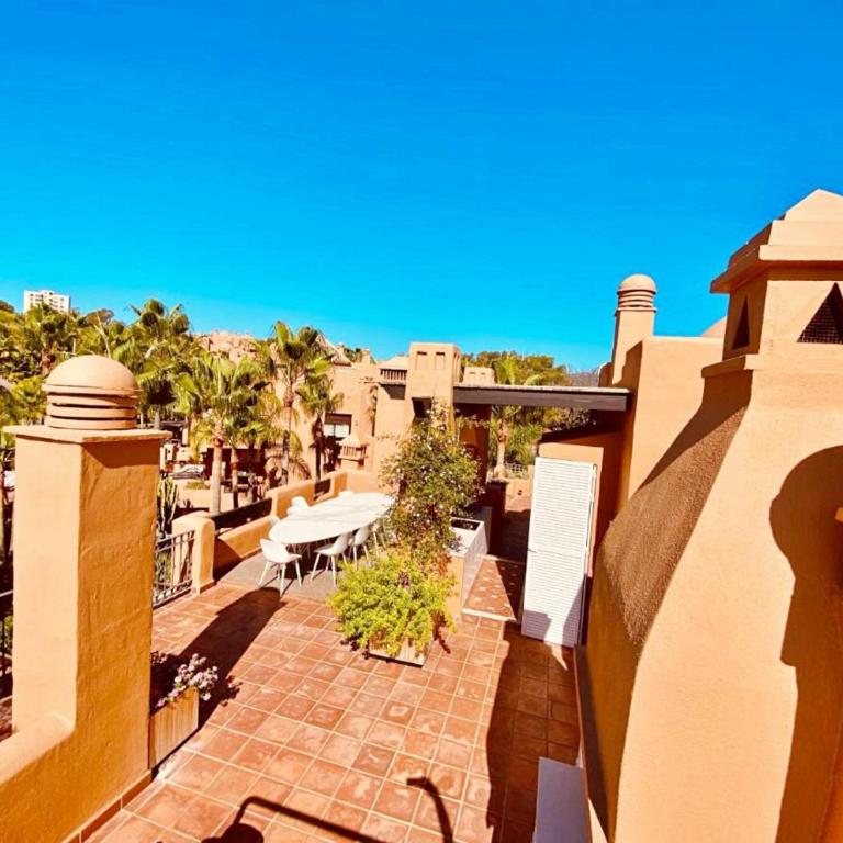 Luxury 4 BD Penthouse with Private Pool by Hostlovers - Apartamento - 25