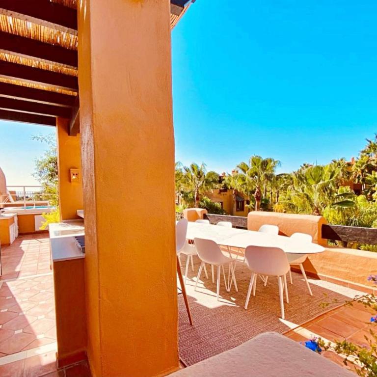 Luxury 4 BD Penthouse with Private Pool by Hostlovers - Apartamento - 28