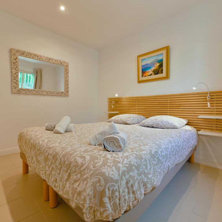 Charmant Appartement - Jardinet Privé - 5 minutes des plages Sanguinaires - Ajaccio - Appartement 1 Chambre - 8