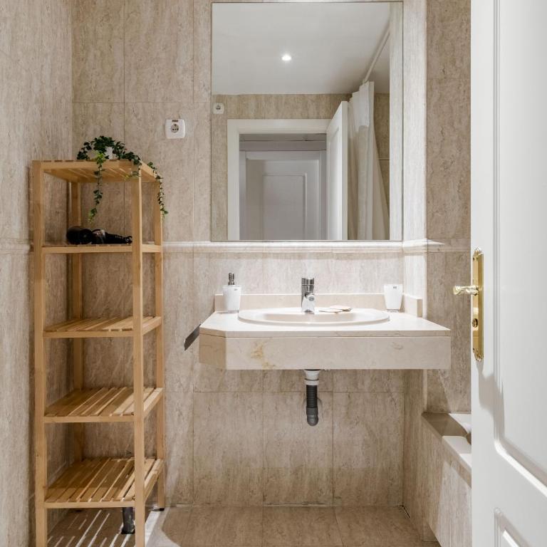 Charming Airport V - One-Bedroom Apartment - 5