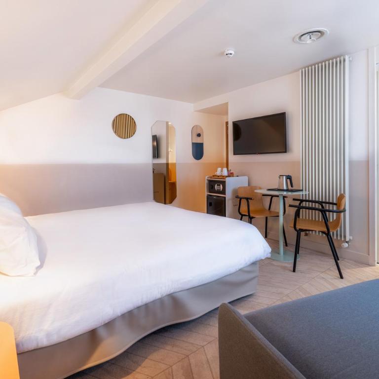 Hôtel du Palais de l'Isle - Triple Room - 7