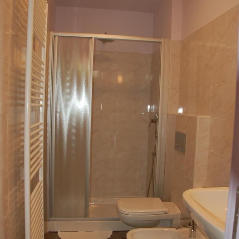 B&B Cherry En Rose - Camera Matrimoniale con Vista Lago - 6