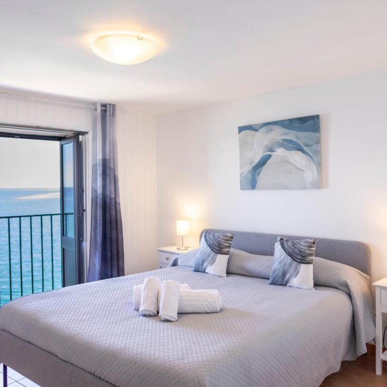Dolce Vita Rooms and Apartments - Camera Tripla con Vista Mare - 1
