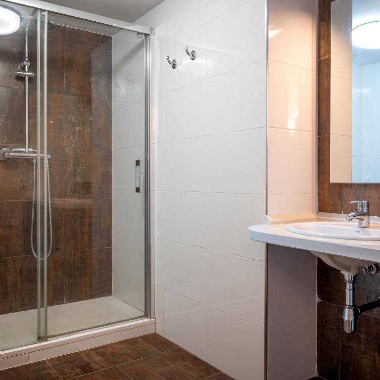 AT091 Els Pins, vistas del mar, comunidad con piscina - Three-Bedroom Apartment - 25