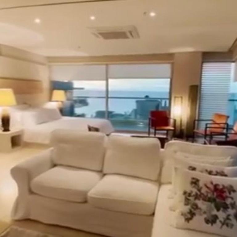 Luxury apartament with pool and 360 view - Three-Bedroom Apartment - 18